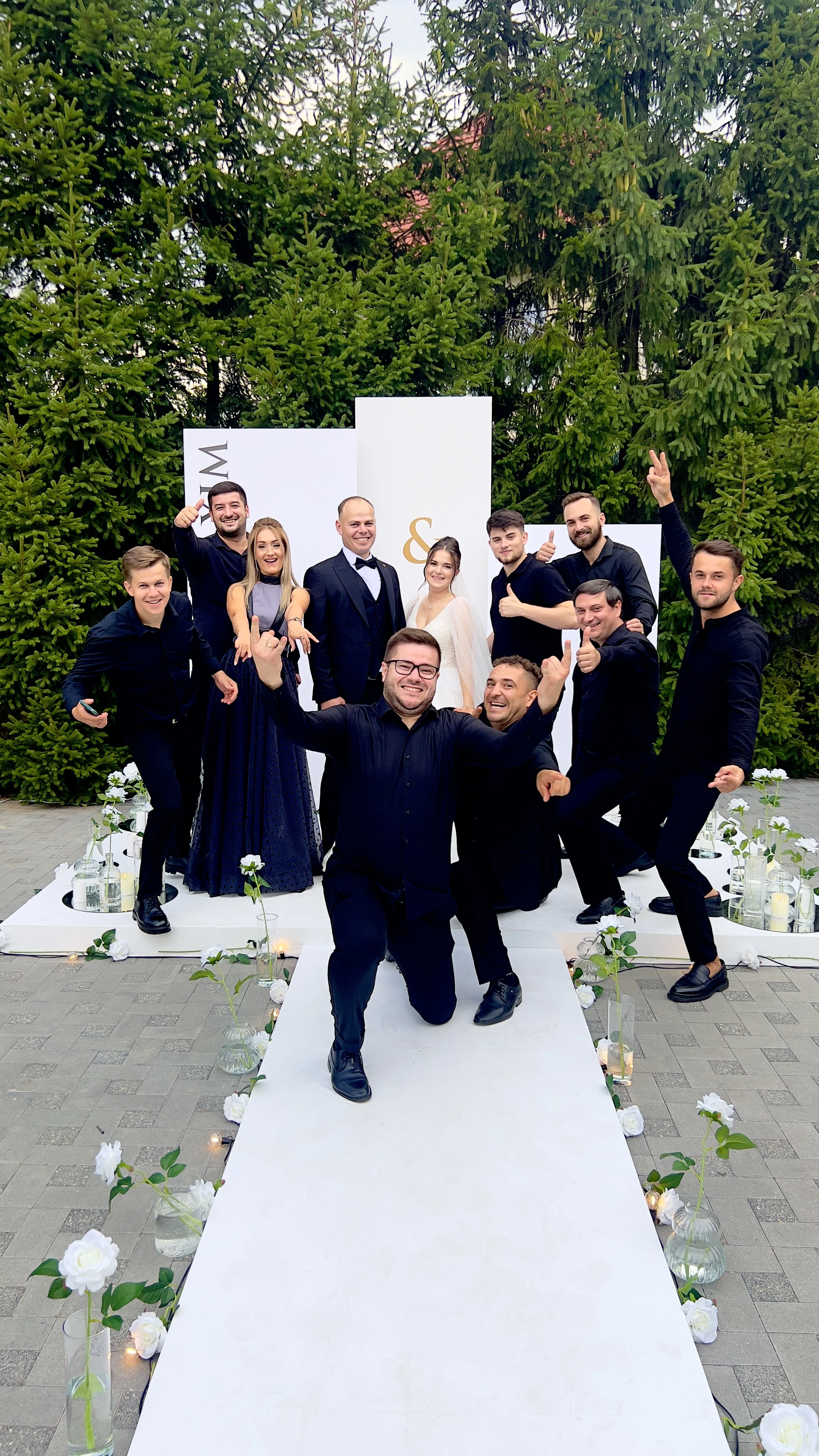 Echipa Formației Familia Crăciun la eveniment, fotografia 4